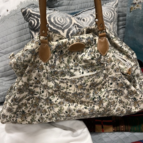 Bundle of 4 totes and 1 purse - Picture 3 of 6